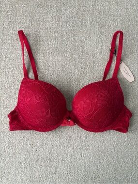 New Victoria's Secret Crimson Lace Push-Up Bra with Removable Straps 34B